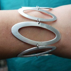 2/10$ Nine west asymetrical ovals bracelet